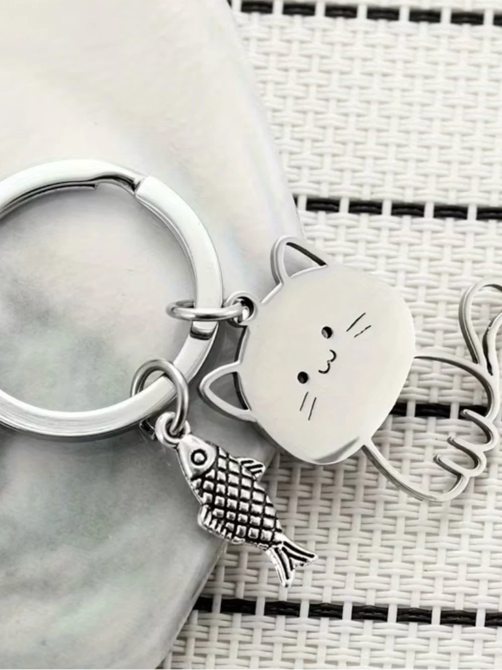 Silver Cat Face Keychain with Fish Charm - Cute Cat Pet Accessory